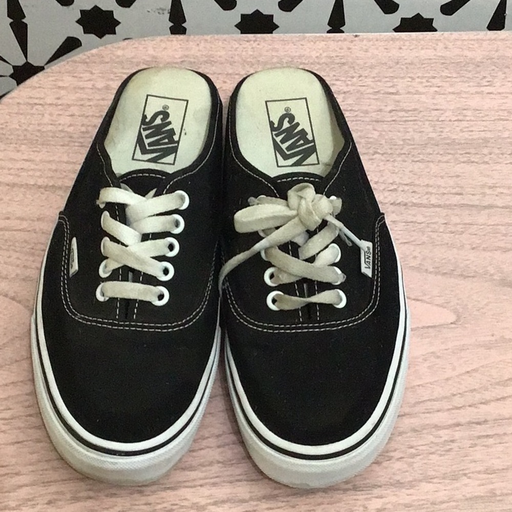 Black slide in Vans